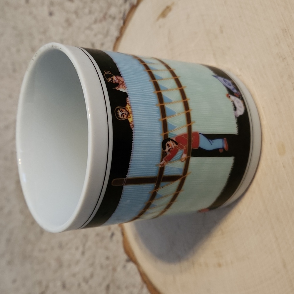 Chaleur Hanging Clothes on Clothesline Design Mug